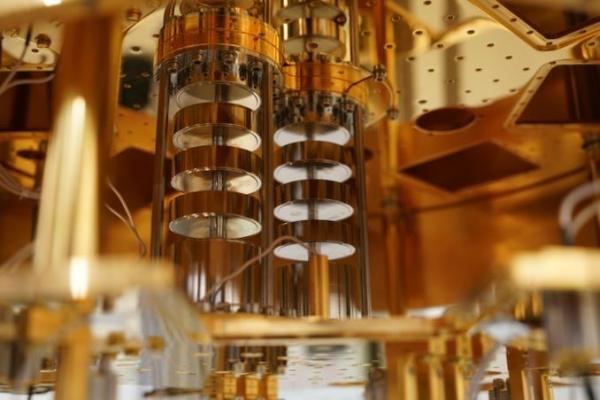  Ai芯天下丨巨头丨量子计算商用里程碑：英特尔推出马岭低温控制芯片